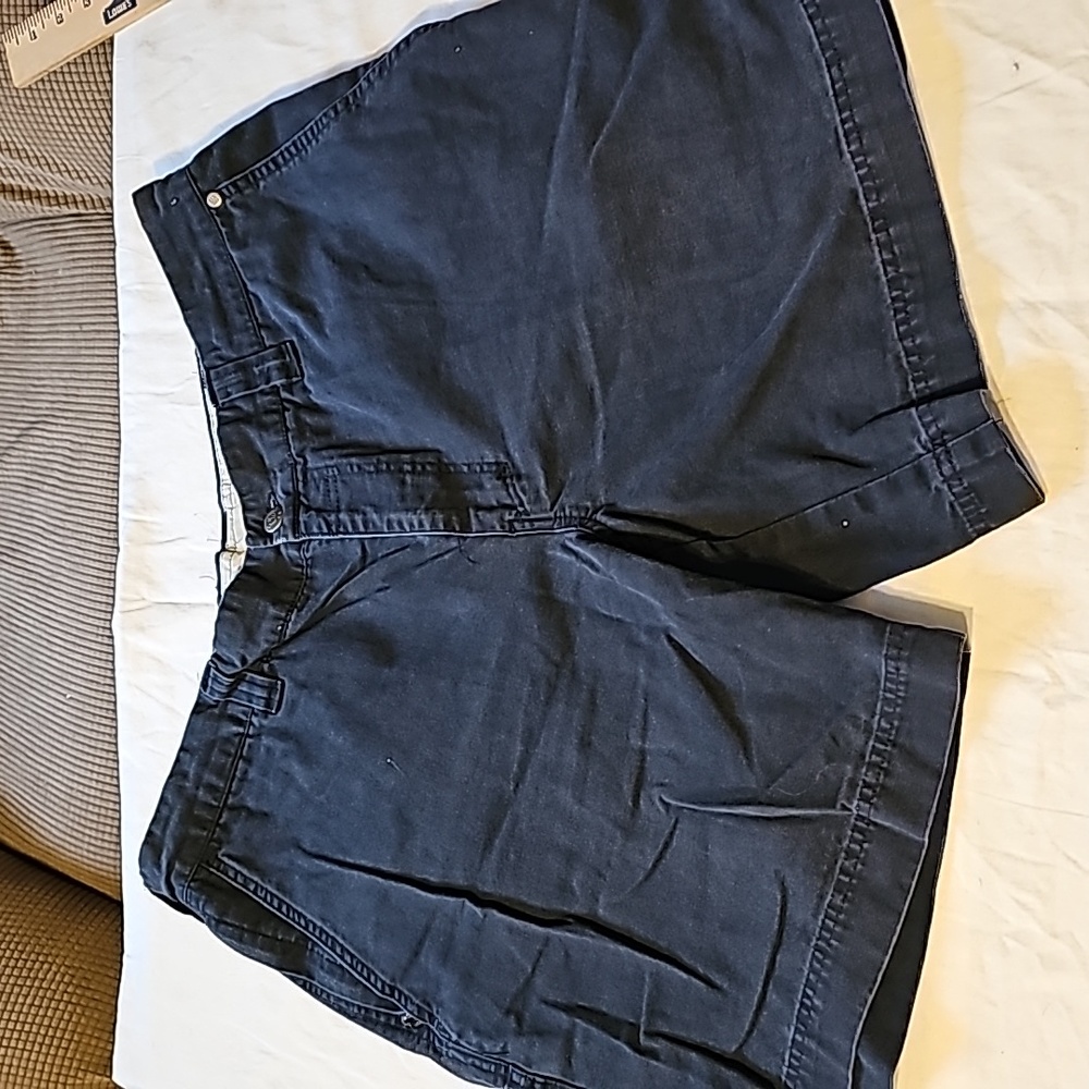 Columbia Denim Khaki Shorts. Waist 36. Inseam 7.5".  6 pockets. 100% Cotton